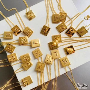 イニシャルネックレス 立体文字 プレート ゴールド系 カジュアル  WU1387 【2025新作】