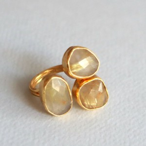 三つの石のリング ルチルクォーツ 天然石   アルサメイア 1点もの