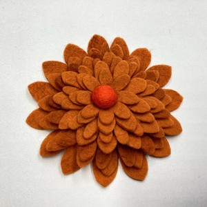 フェルトブローチ　ハンドメイドブローチ　フラワー　お花　オレンジ