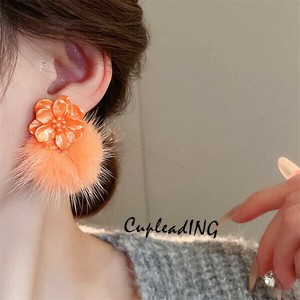 【定番商品】早い者勝ち 毛玉ピアス 秋冬 花ピアス パイルピアス 気質 トレンド ヤングスタイル