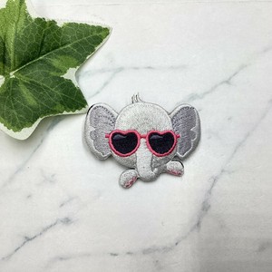 ブローチ　個性的　刺繍　ゾウ　アニマル　サングラス