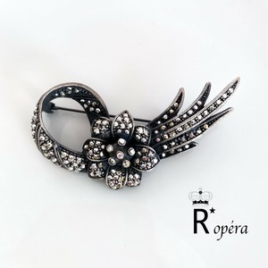ビジュー アンティーク調 RIBBON フラワーブローチ　エレガント　クロムラインストーン