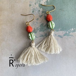 エスニック GREENオーバルボール＆フリンジ ピアス　日本製　ハンドメイド　ステンレス　ニッケルフリー