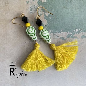 エスニック フラワーモチーフ＆フリンジ ピアス　日本製　ハンドメイド　ステンレス　ニッケルフリー