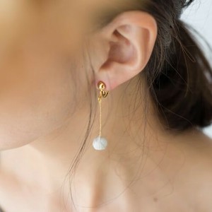 軽くてやさしい立体刺しゅうのアクセサリー　チェリー　ピアス/イヤリング