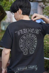 【ユニセックス】46048【LUXE/R】総ラインストーン　フオースシュー柄　Tシャツ（RMS）