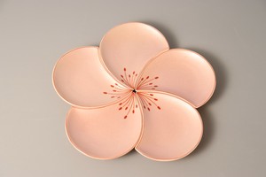 【有田焼】花びら小皿 （銀）or（ﾋﾟﾝｸ） 日本製 和食器 日本料理の器 割烹 縁起物 和菓子 銘々皿