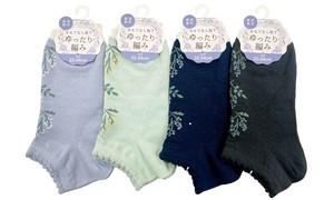 【春夏新作】【小さめ22-24cm】婦人フロント花柄ゆったりスニーカー丈ソックス
