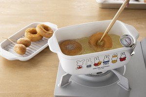 【欠品】【上代での販売をご協力お願い致します】富士ホーロー　ミッフィー70周年　角型天ぷら鍋