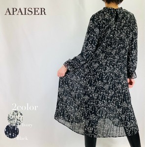 【2025年　春・夏　新作】小花プリントプリーツシアーワンピース