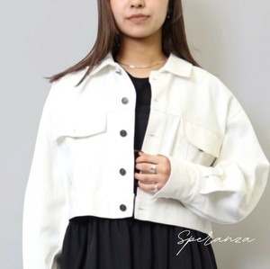 バックボタンデザインショート丈デニムジャケット