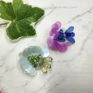 ブローチ　個性的　ラインストーン　ビーズ　コサージュ　お花　フラワー