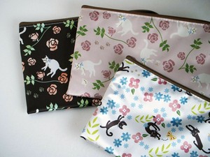 NP*NEWフラットポーチ　L字ファスナー　猫花　ネコ　ローズ