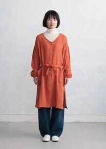 【ウェーブ】2重ガーゼの羽織れる割烹着(ロング丈)　オレンジ
