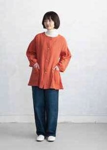 【ウェーブ】2重ガーゼの羽織れる割烹着(ショート丈)　オレンジ