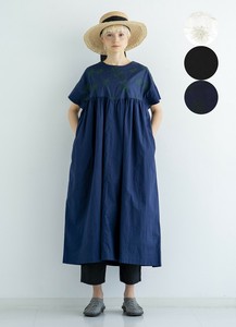 〈コットンポプリン〉ダリア刺繍ワンピース　☆2025夏物新作☆
