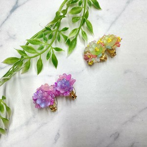 イヤリング　個性的　ゴールド　ビーズ　お花　フラワー