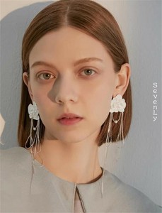 人気上昇 花の耳飾り ピアス「2025新作」