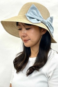 【25年春夏】サイドにリボンが付いた細ブレードの日よけハットです。