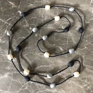 シルクネックレス（ブラック×ホワイト×グレー）