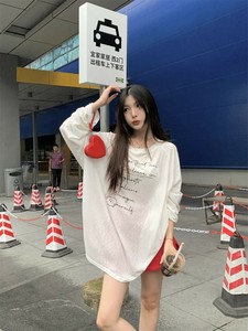 ロゴプリント　オーバーサイズロングスリーブTシャツ【人気アイテム】ラグランスリーブ