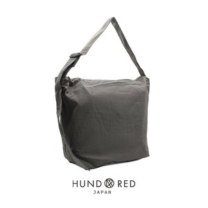 (HUND RED)ナイロン素材ビッグショルダーバッグ　レディース メンズ シンプル