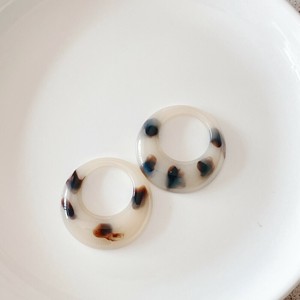【アクセサリーパーツ】【677-B1】 リング　パーツ　ダルメシアン柄ベージュ　34mm