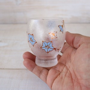 ☆冷たいものを飲む一時に【チョイサイズ・フラワー】冷酒・冷茶のグラスカップ　花・ハナハナ水色