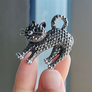 ブローチ 猫　猫 雑貨 猫 ねこ ネコ 猫グッズ おしゃれ ピンブローチ  服装  ネコ 雑貨 ブローチ キラキラ