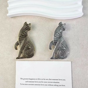 ブローチ 猫　猫 雑貨 猫 ねこ ネコ 猫グッズ おしゃれ ピンブローチ  服装  ネコ 雑貨 ブローチ キラキラ