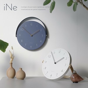 どんな角度からも見やすく調整できる時計【iNe】