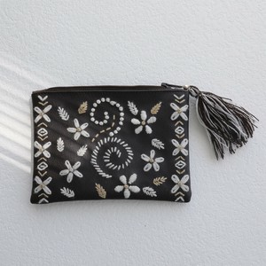 フローラルレザーポーチ　鞄/バッグ/ポシェット/ファッション/財布
