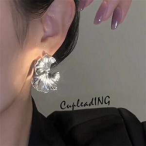 シーズン商品 韓国ファッション 誇張 個性 ピアス トレンド イチョウの葉のピアス 耳飾り 耳アクセサリー