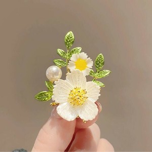 ブローチ 卒業式  おしゃれ ブローチ 花 服装 入学式 入園式  結婚式 華やか　ブローチ キラキラ