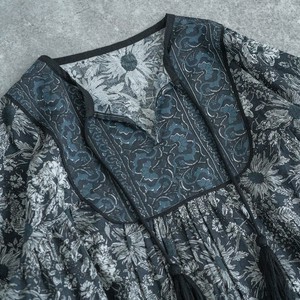 【2025SS新作】再入荷‼︎綿100％リーフ柄プリント60キャンブリックブラウス　綿100％　リーフ柄プリント
