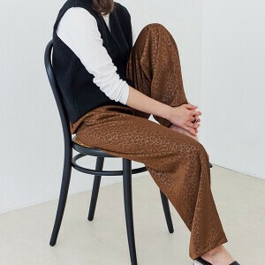 ★レオパード柄フェイクサテンイージーワイドパンツ　SS　ヒョウ柄　ウエストゴム　ルーズ　総柄　2025春夏