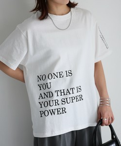 袖ロゴ半袖Tシャツ　ロゴプリント　プリントT　半袖T　ロゴ　袖ロゴ　大人カジュアル