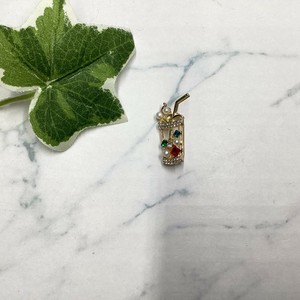 ブローチ　個性的　ラインストーン　ゴールド　ドリンク　カラフル