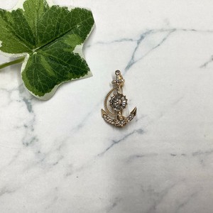 ブローチ　個性的　ラインストーン　ゴールド　イカリ　海