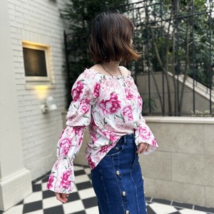 フラワープリント　シャーリング　オフショルダー　長袖トップス【フランスインポート　Estee Brown】
