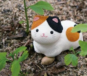 RD*NEW三毛猫のお散歩　ちりめん置物　日本製