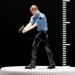 新品 収蔵家 1/64 銃を傾けた警察官 青 フィギュア/ミニチュア/人形