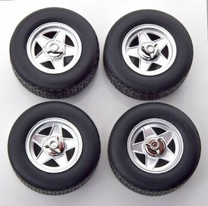新品 KKscale 1/18 フェラーリ Ferrari Tire Set with Rims ミニカー
