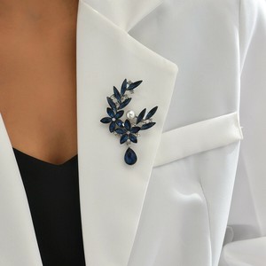 ブローチ 卒業式  おしゃれ ブローチ 花 服装 入学式 入園式  結婚式 華やか　ブローチ キラキラ