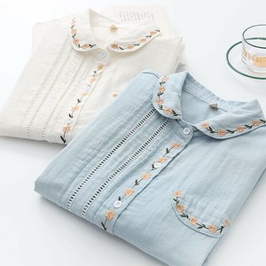 ダブルガーゼ・丸襟フラワー刺繍パイピングシャツ・ブラウス「新作」