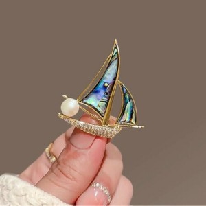 ブローチ   おしゃれ ブローチ 船 舟　フネ　入学式  結婚式 華やか　ブローチ キラキラ