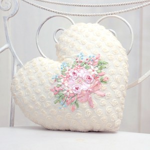 リボン刺繡　エマシリーズ　ハートクッション