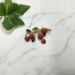 ブローチ　個性的　ゴールド　ストロベリー　苺狩り　イチゴ　フルーツ