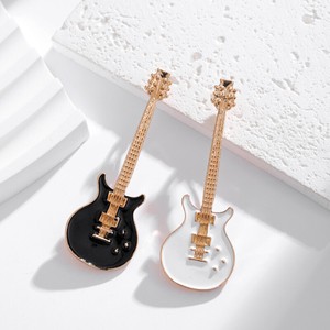 ブローチ 卒業式  おしゃれ ブローチ ギター　guitar 入学式 入園式  結婚式 華やか　ブローチ キラキラ