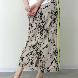 ボタニカルレースサイドラインスカート